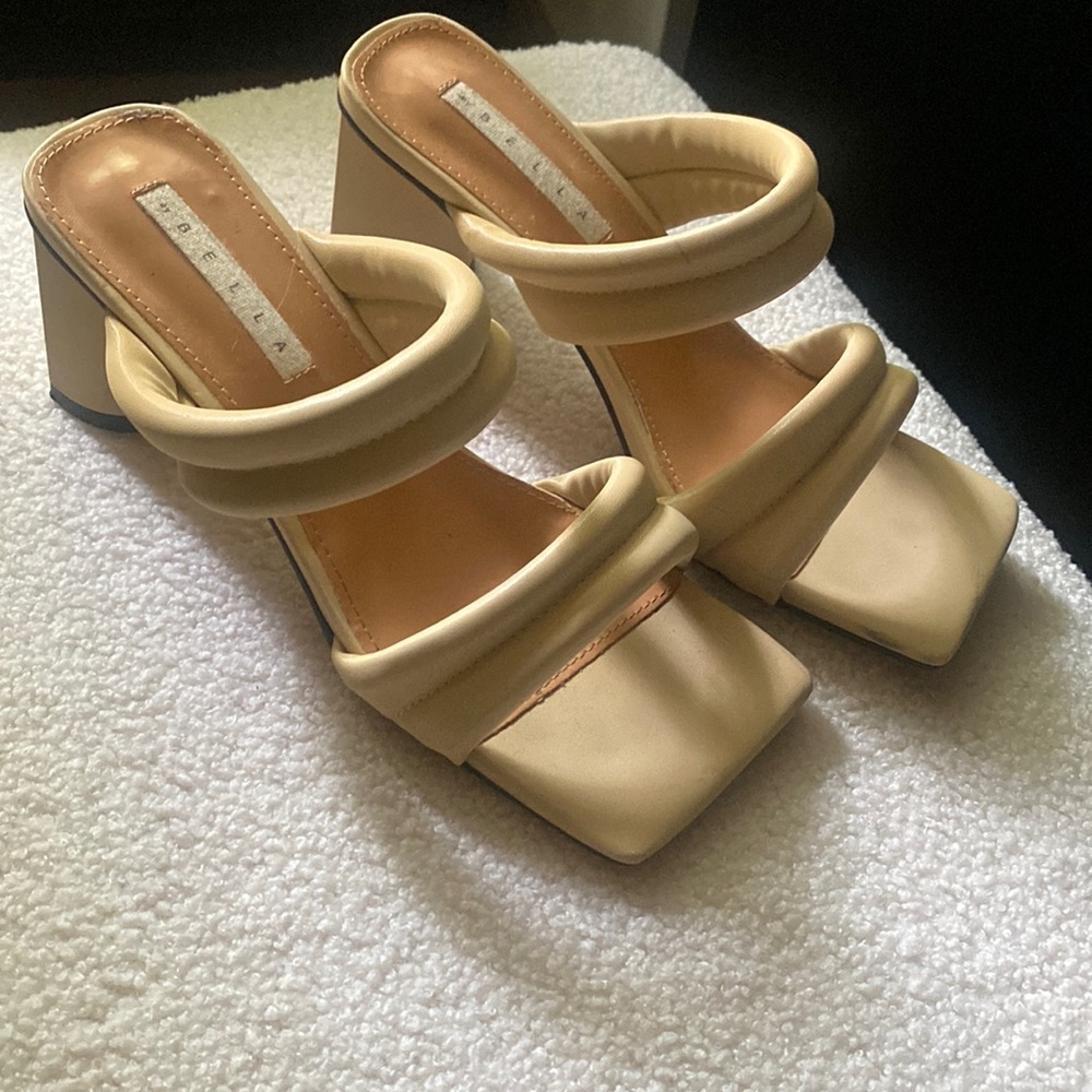 Aloha Bella HEEL SANDAL. 3 inch block heel made in Spain size 39 fits 7-1/2